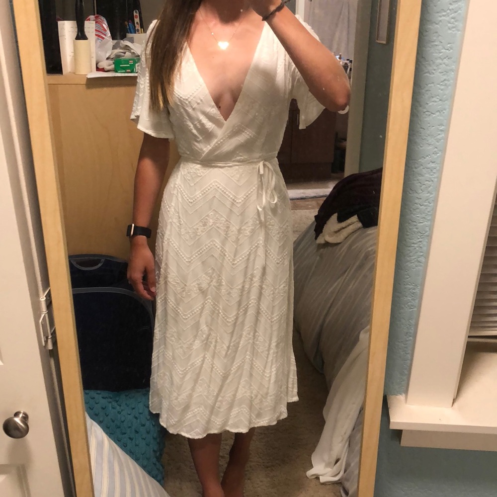 Size Small ASTR White Wrap Midi Dress